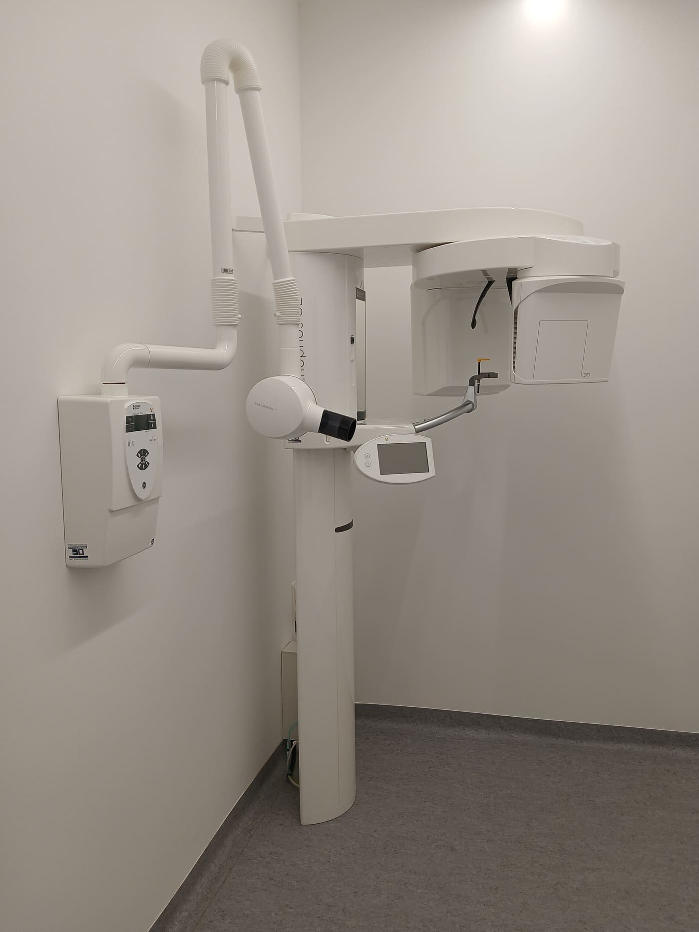 Digitales Röntgengerät mit 3D-Funktion (DVT) in der Praxis Zahnaesthetika