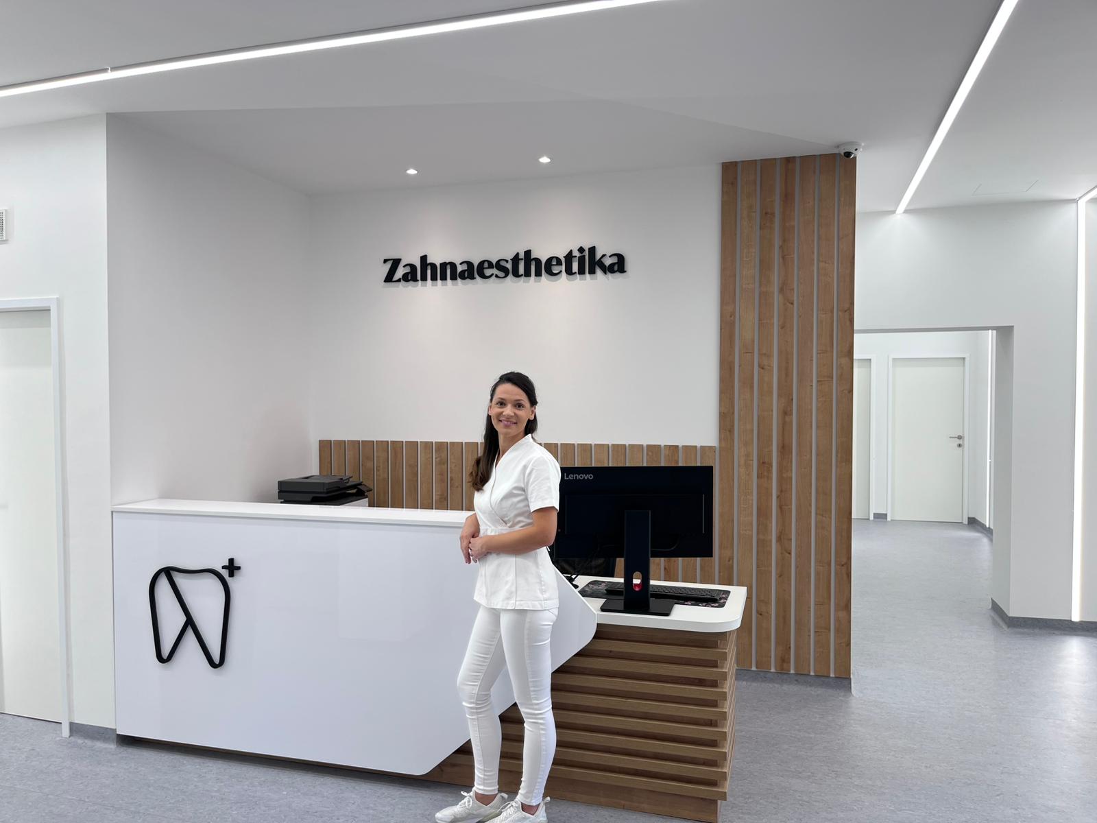 Empfang der Praxis Zahnaesthetika